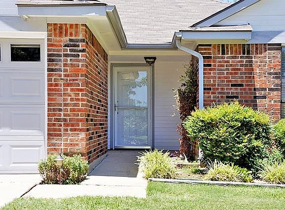 2nd image of 2701 Francisco Dr