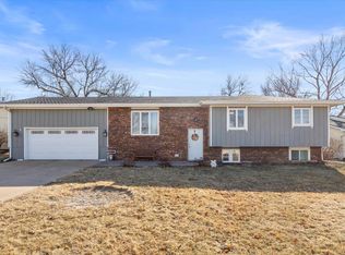 6 Countryside Dr, Treynor, IA 51575