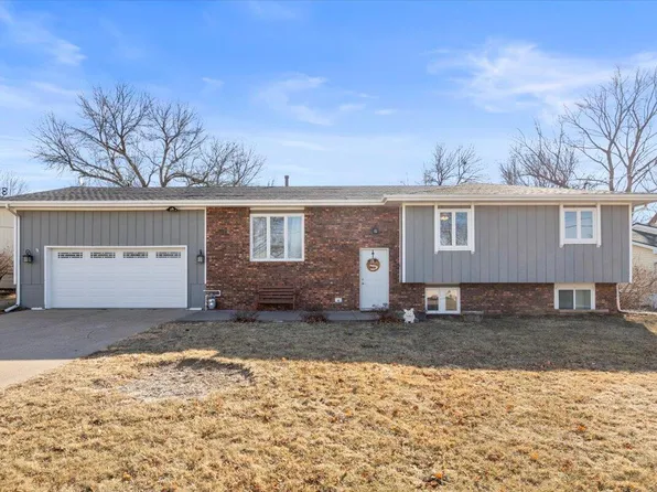 6 Countryside Dr, Treynor, IA 51575
