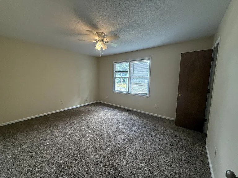 403 Lennon Dr — Photo 7