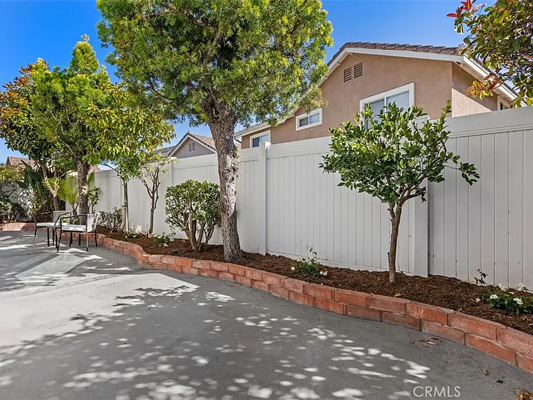 5 Chatri Cir — Photo 36