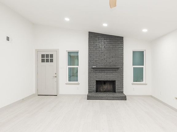 3rd image of 7115 Falling Waters Dr