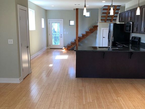 2nd image of 1031B 2nd Ave S