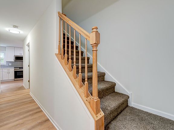 2nd image of 454 Hampton St