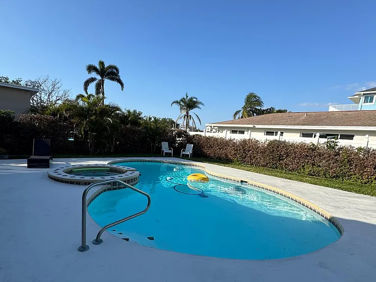 400 Capri Blvd — Photo 25