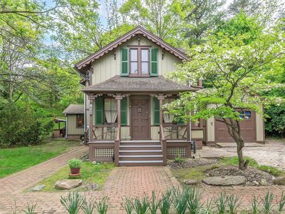 130 Mott Avenue, Roslyn, NY, 11576