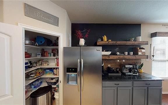 2nd image of 910 English Ivy Dr