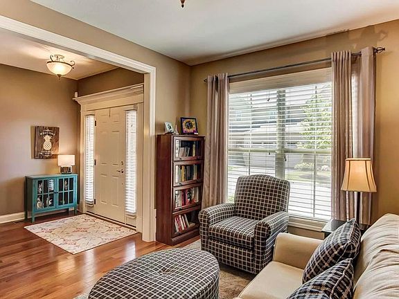2nd image of 3824 Foresta Grand Dr