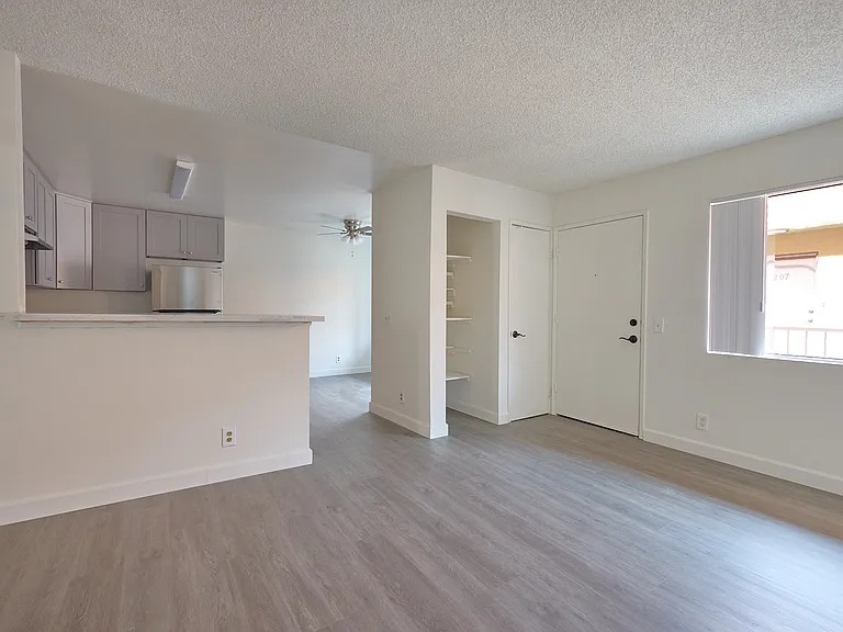 4619 Rosewood Ave — Photo 8