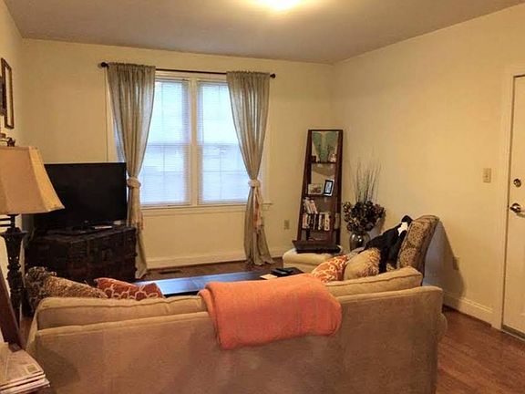 2nd image of 4103 Devine St APT E10