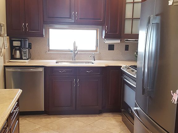 5th image of 217 Mallory Ave