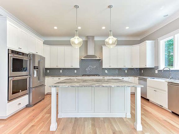 5th image of 304 Niblick Dr SE