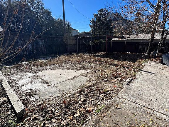 4th image of 122 Redan St