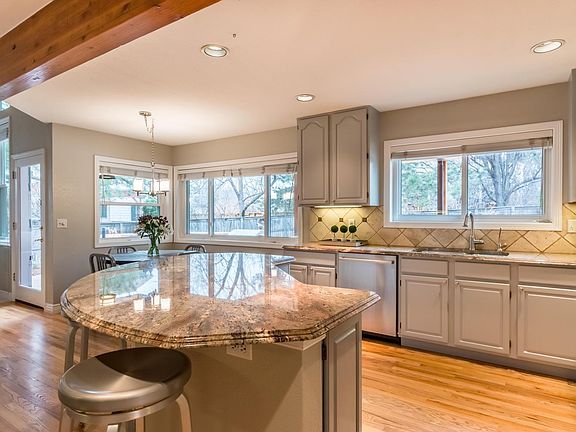 5th image of 583 Manorwood Ln