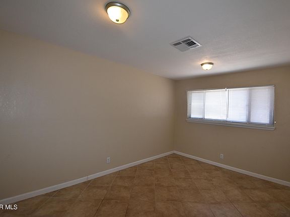 5th image of 807 Poplar St
