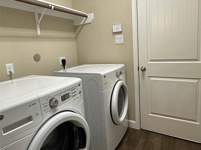 2438 Garden Falls Dr — Photo 12