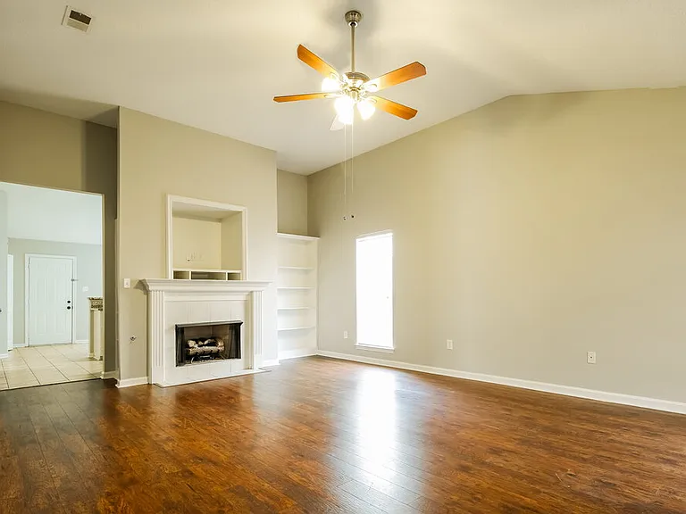 799 Grant Dr — Photo 6
