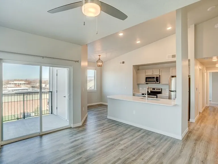 1420 Maple Grove Apartments — Photo 39