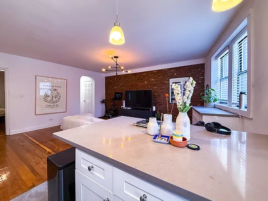 Rented by Gravity Real Estate Advisors | media 26