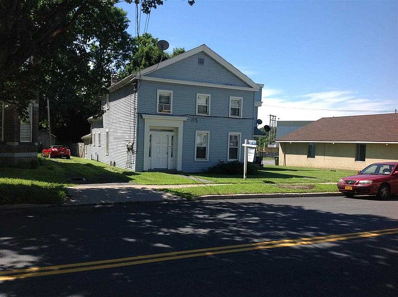 3rd image of 744 N HUDSON Avenue
