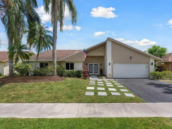 8211 NW 52nd Ct, Lauderhill, FL 33351