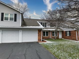 43 Willow Cir, Cary, IL 60013
