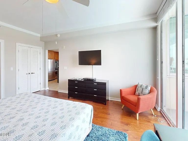 2060 Beach Blvd #103 — Photo 16