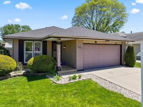 1041 Fulton Dr, Streamwood, IL 60107