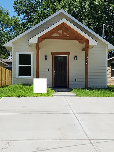 16931 W Juneau Photo 1