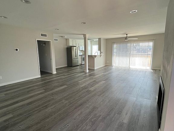 2nd image of 4625 Sylmar Ave APT 303