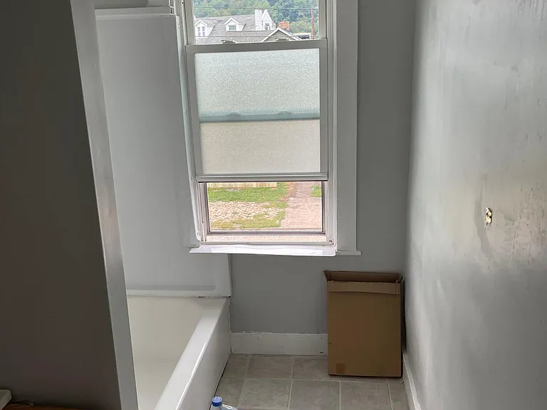 1136 Main St — Photo 8