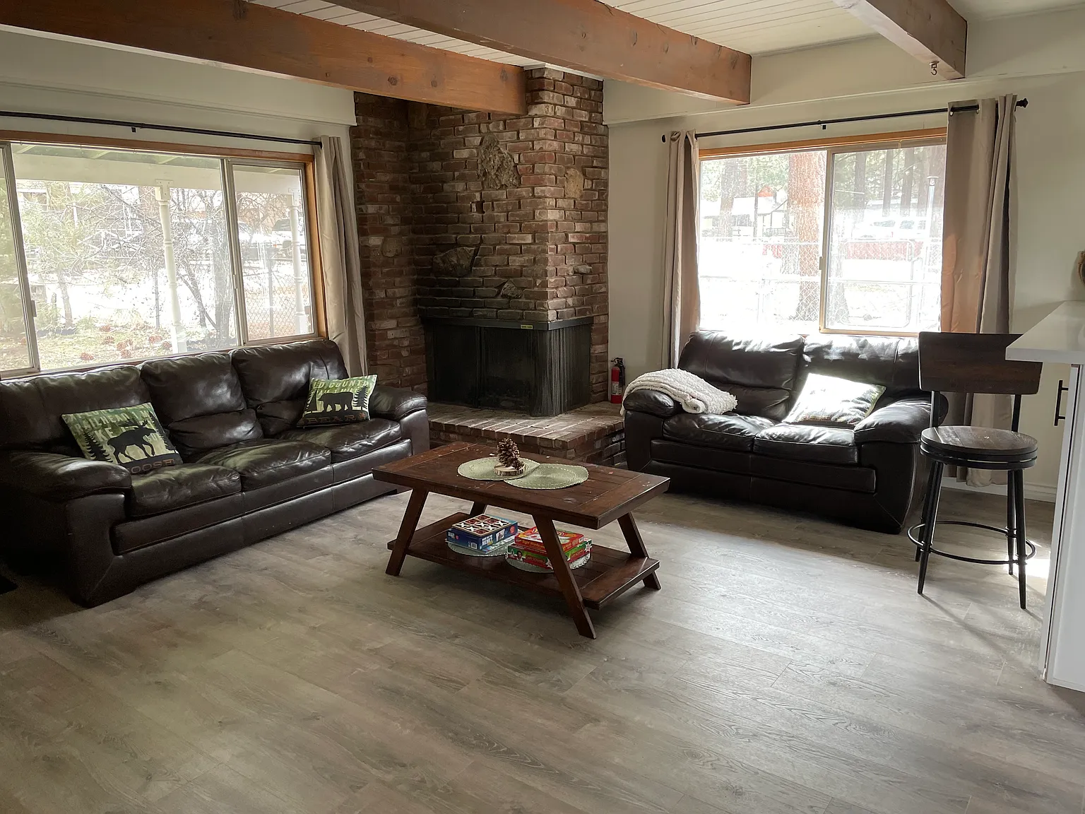215 W Fairway Blvd — Photo 2