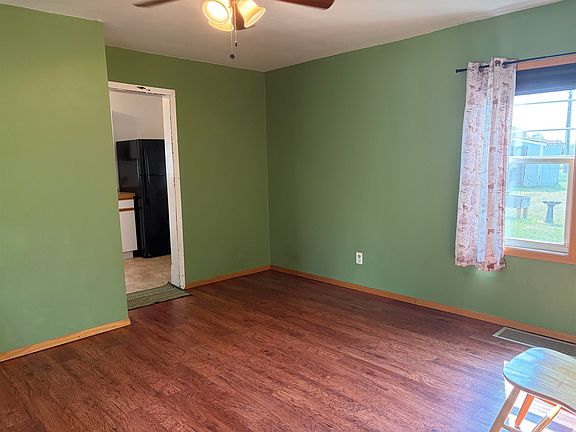 3rd image of 633 4th Ave