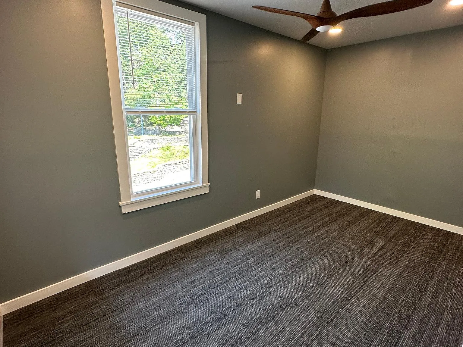 2411 Vine St — Photo 4