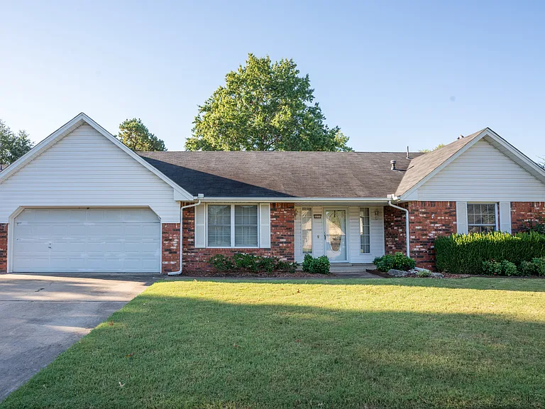 2221 W Memphis Pl — Photo 2