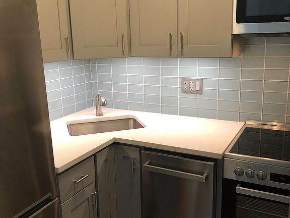 4th image of 319 NE 42nd St