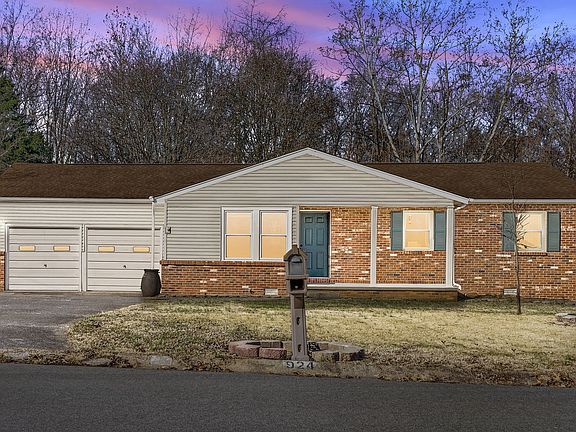 2nd image of 924 Dominion Dr