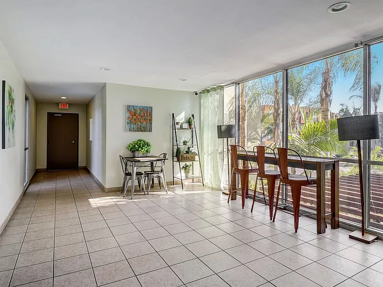 Penthouse Apartments | Spacious 1 & 2 Bedroom Apartments Near SDSU — Photo 8