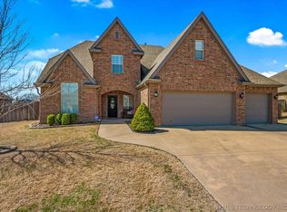 111 Prairie Ridge Ct, Bartlesville, OK 74006