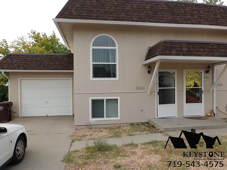 Charming Townhome in Pueblo West Comfortable & Convenient Living $1300/$1300 — Photo 12