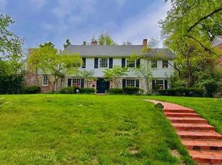 2032 Drury Ln, Mission Hills, KS 66208