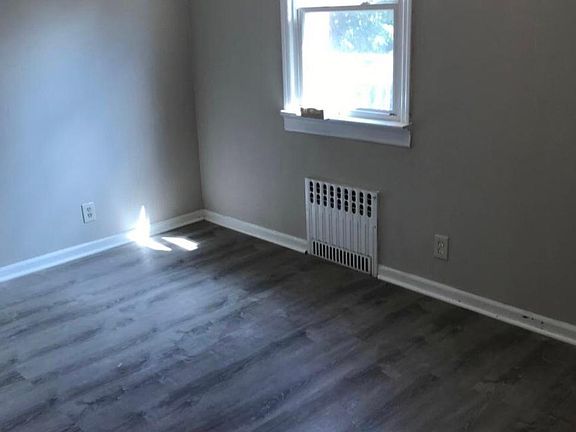 4th image of 386 Sommerville Pl