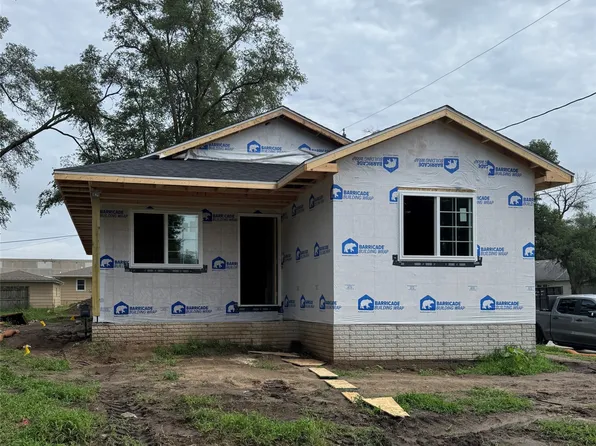 2542 Onawa St, Des Moines, IA 50317