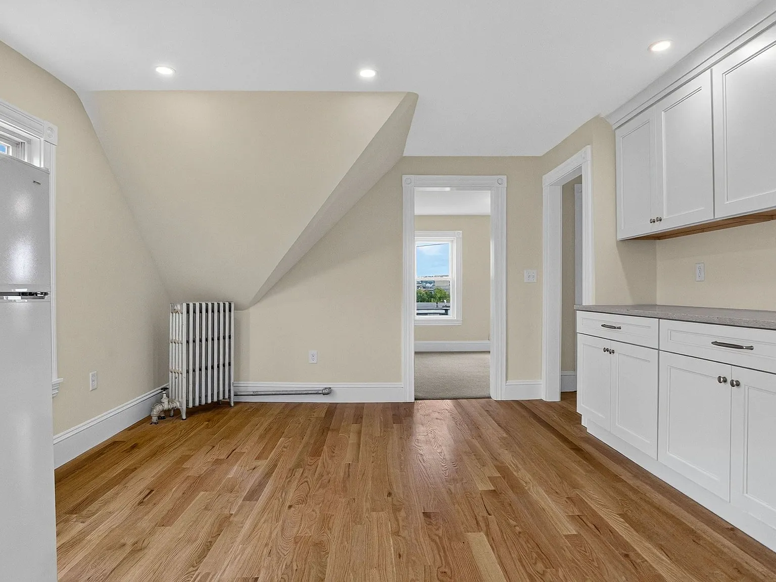 2 bed, 1.0 bath, 700 sqft, $2,700 — Photo 3