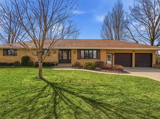 2357 Briarwood Dr, Dubuque, IA 52002