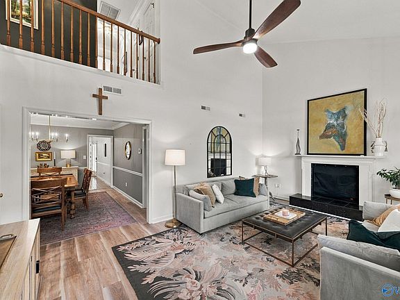 3rd image of 260 W Lake Cir