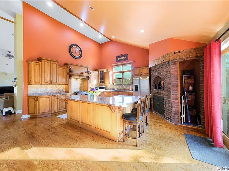 1403 Kings Hwy — Photo 7