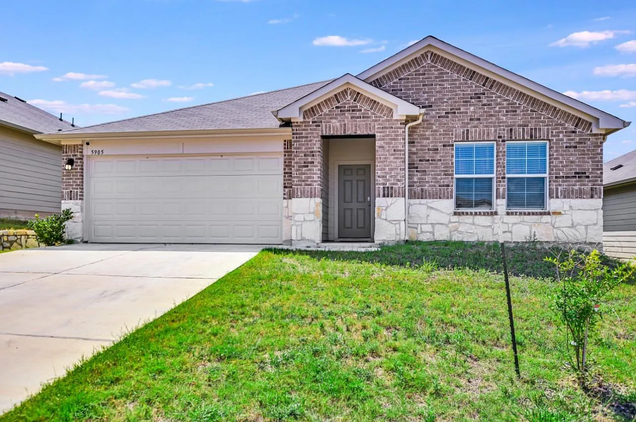 4 bed, 2.0 bath, 1845 sqft, $2,100 — Photo 1