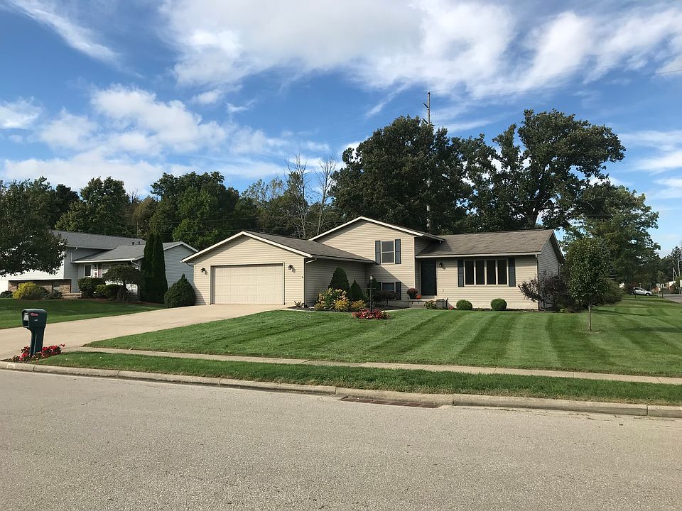 1st image of 906 Linden Cir W