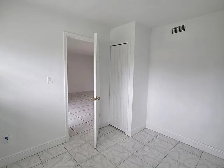 801 Sky Lake Cir #B — Photo 14